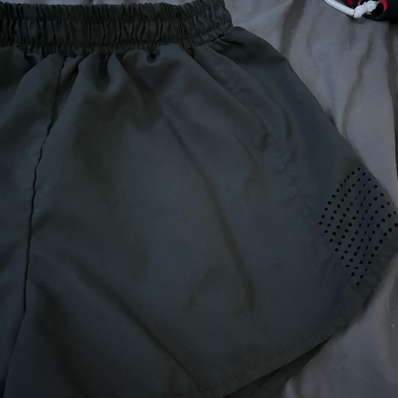 lightweight running shorts - Picture 2 of 6